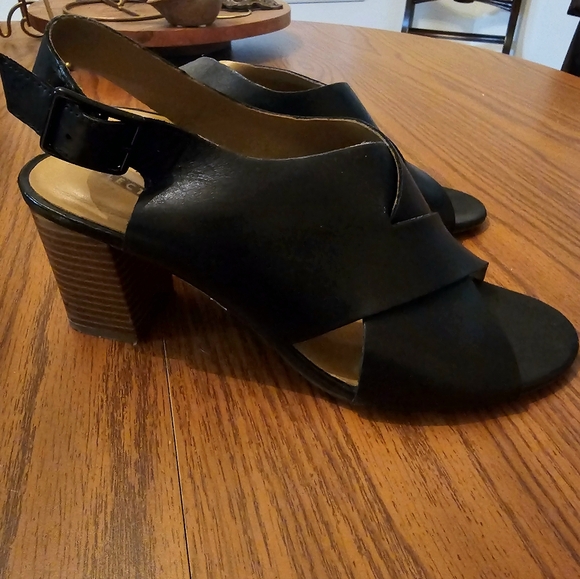 Clarks Shoes - Ladies Clarks, Black Leather Sandals.  Size 9m